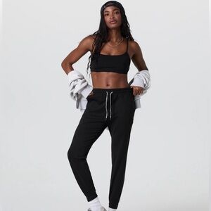 Vuori Dream Knit Performance Jogger in Black Heather, Small